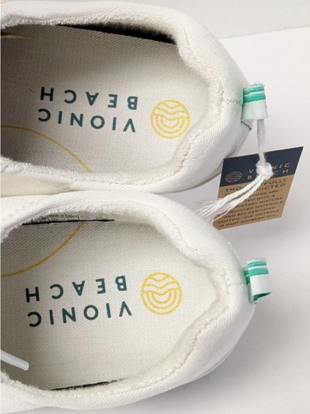 Vionic Beach Sneakers with Green Eyelets and Stitching